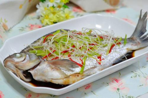 清蒸武昌魚怎么做 清蒸武昌魚正確的做法 清蒸武昌魚怎么做 清蒸武昌魚正確的做法