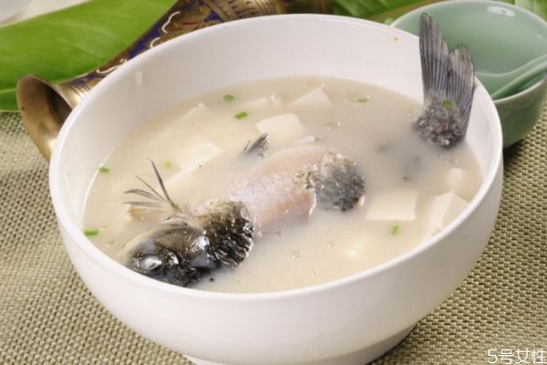 鯽魚(yú)豆腐湯怎么做好吃 鯽魚(yú)豆腐湯的美味做法