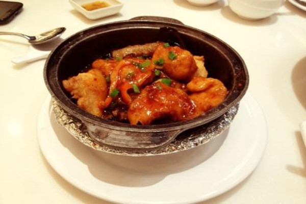 魚腩煲怎么做 魚腩煲的正確做法 魚腩煲怎么做 魚腩煲的正確做法