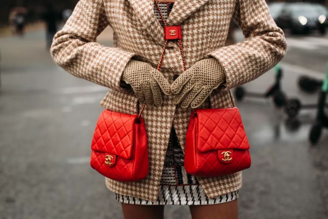 香奈兒雙挎包多少錢 香奈兒雙挎包怎么分開背 香奈兒雙挎包多少錢 香奈兒雙挎包怎么分開背