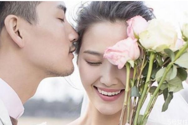 戀愛的時(shí)候怎么學(xué)會(huì)撒嬌 正確打開向男友撒嬌的方式