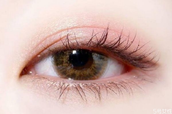 裸妝眼影怎么畫(huà)好看 裸妝眼影的簡(jiǎn)單畫(huà)法