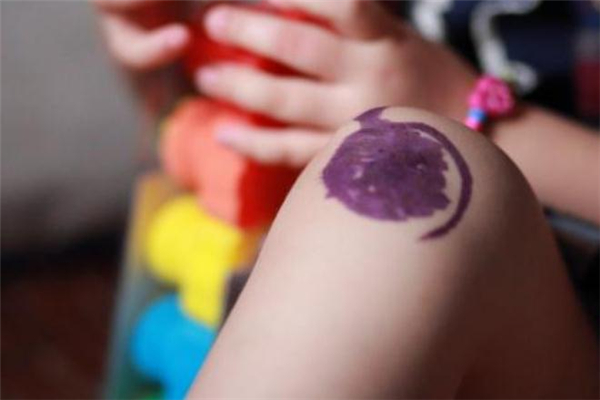 紫藥水和紅藥水的區(qū)別 紫藥水和紅藥水哪個(gè)好 紫藥水和紅藥水的區(qū)別 紫藥水和紅藥水哪個(gè)好