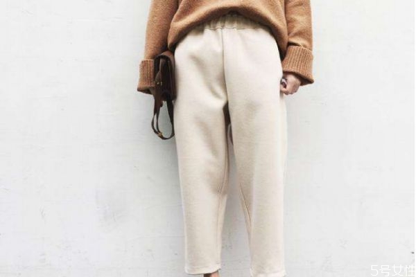 蘿卜褲應(yīng)該怎么搭配上衣 蘿卜褲的搭配技巧 蘿卜褲應(yīng)該怎么搭配上衣 蘿卜褲的搭配技巧