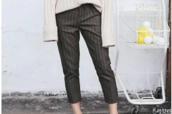 蘿卜褲應(yīng)該怎么搭配上衣 蘿卜褲的搭配技巧 蘿卜褲應(yīng)該怎么搭配上衣 蘿卜褲的搭配技巧