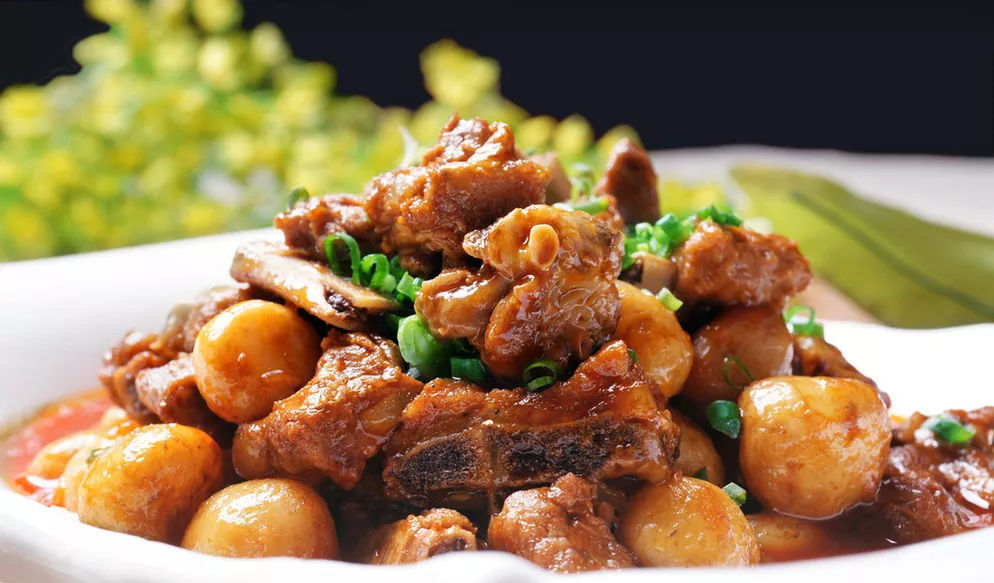 土豆燒排骨怎么做好吃 土豆燒排骨的做法 土豆燒排骨怎么做好吃 土豆燒排骨的做法