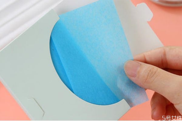 用吸油紙會(huì)長痘痘嗎 油痘皮該不該用吸油紙