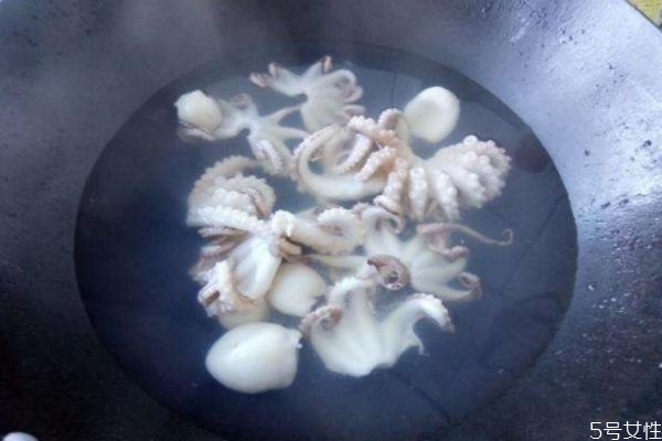 八爪魚煮多久會(huì)熟 八爪魚要煮多久