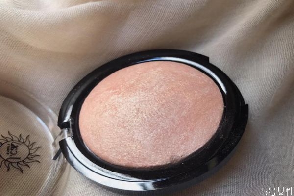 素顏可以用高光嗎 素顏直接打個(gè)高光行么 素顏可以用高光嗎 素顏直接打個(gè)高光行么