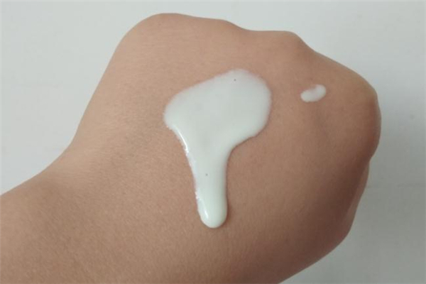 曼秀雷敦小金帽是物理防曬嗎 曼秀雷敦小金帽需要卸妝嗎 曼秀雷敦小金帽是物理防曬嗎 曼秀雷敦小金帽需要卸妝嗎