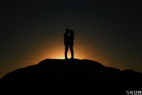 如何知道前妻想復(fù)婚 前妻給機(jī)會(huì)復(fù)婚的表現(xiàn) 如何知道前妻想復(fù)婚 前妻給機(jī)會(huì)復(fù)婚的表現(xiàn)