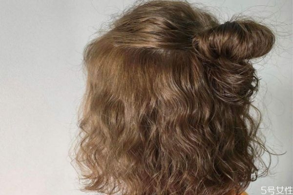 頭發(fā)短可以燙嗎 短發(fā)水波紋燙幾號好看 頭發(fā)短可以燙嗎 短發(fā)水波紋燙幾號好看