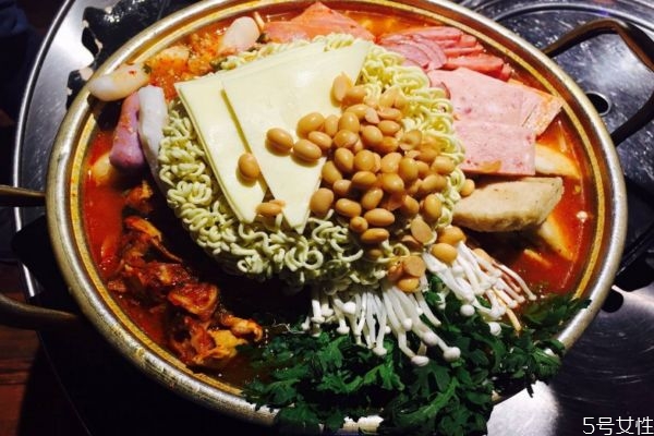 什么是部隊(duì)火鍋 部隊(duì)火鍋是什么 什么是部隊(duì)火鍋 部隊(duì)火鍋是什么