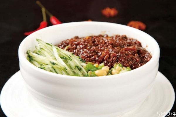 韓國炸醬面和北京炸醬面的區(qū)別 韓國炸醬面和北京炸醬面的區(qū)別