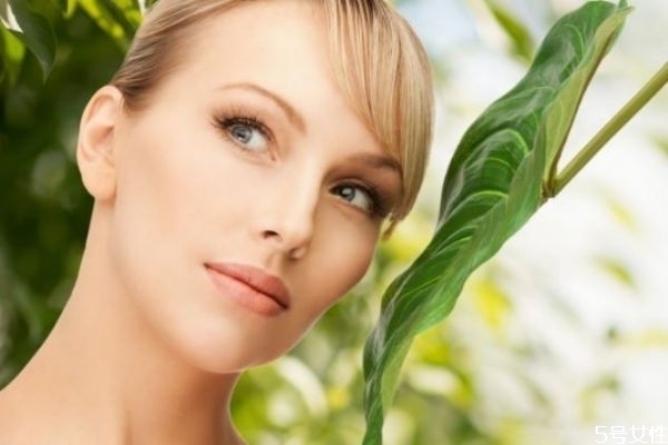 油性皮膚也會變干性皮膚嗎 油性皮膚變成干性皮膚怎么辦 油性皮膚也會變干性皮膚嗎 油性皮膚變成干性皮膚怎么辦