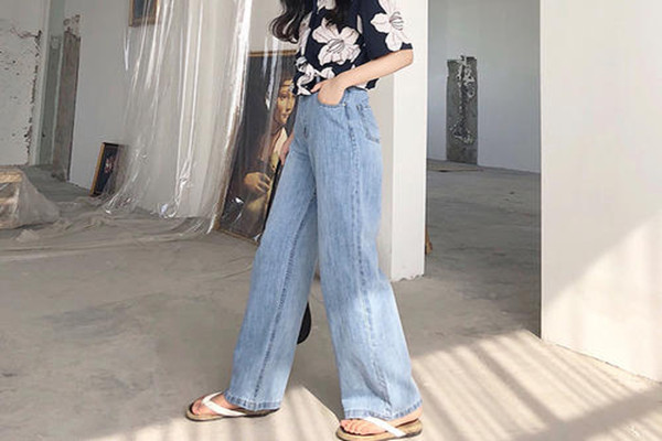 寬松牛仔褲搭配的注意事項(xiàng) 寬松牛仔褲搭配的雷區(qū) 寬松牛仔褲搭配的注意事項(xiàng) 寬松牛仔褲搭配的雷區(qū)