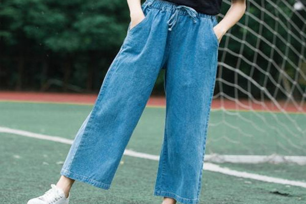 寬松牛仔褲搭配的注意事項(xiàng) 寬松牛仔褲搭配的雷區(qū) 寬松牛仔褲搭配的注意事項(xiàng) 寬松牛仔褲搭配的雷區(qū)
