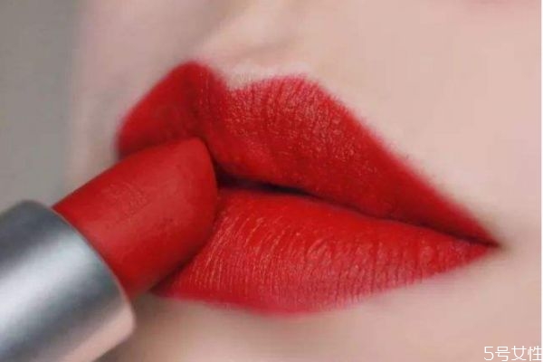 皮膚暗用什么顏色的口紅 比較黑用什么顏色口紅 皮膚暗用什么顏色的口紅 比較黑用什么顏色口紅