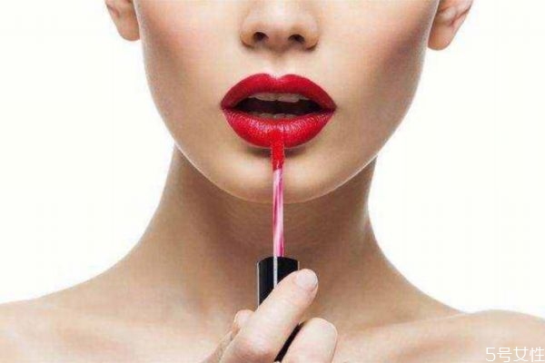 皮膚暗用什么顏色的口紅 比較黑用什么顏色口紅 皮膚暗用什么顏色的口紅 比較黑用什么顏色口紅