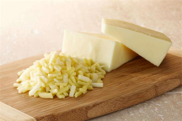 淡奶油打發(fā)成豆腐渣怎么補(bǔ)救 淡奶油要加糖打發(fā)嗎