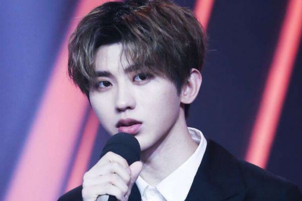 男中分燙大卷還是小卷 男士燙頭發(fā)的種類(lèi)