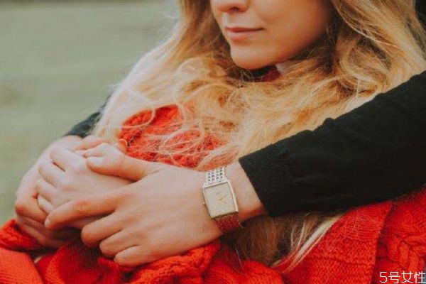 男人深愛(ài)你的表現(xiàn) 男人深愛(ài)你會(huì)怎么樣 男人深愛(ài)你的表現(xiàn) 男人深愛(ài)你會(huì)怎么樣