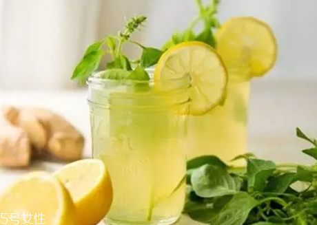 指甲油膠水怎么樣洗掉？在家卸甲油膠的4個(gè)步驟