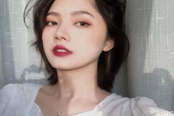 離子燙和柔順哪個(gè)好 一般做個(gè)離子燙需要多長(zhǎng)時(shí)間