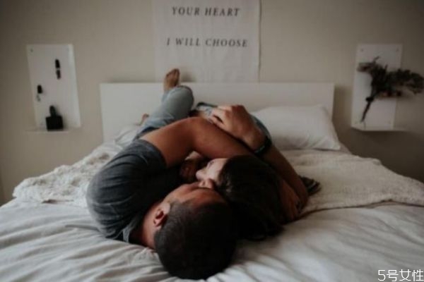 領結婚證需要帶什么證件 領結婚證的流程