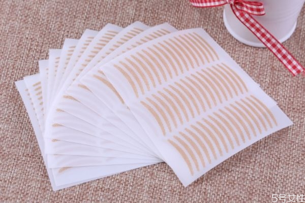 雙眼皮貼貼在什么位置 雙眼皮貼貼久了有什么壞處 雙眼皮貼貼在什么位置 雙眼皮貼貼久了有什么壞處