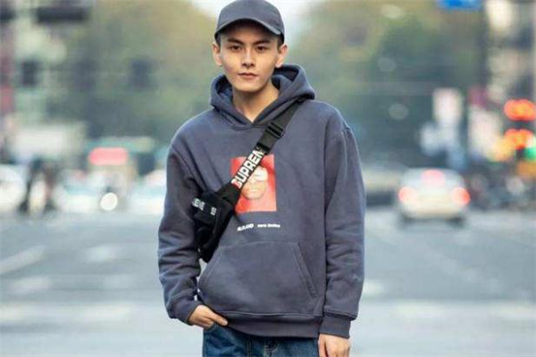 男生怎么穿出少年感 男生少年感穿搭圖片