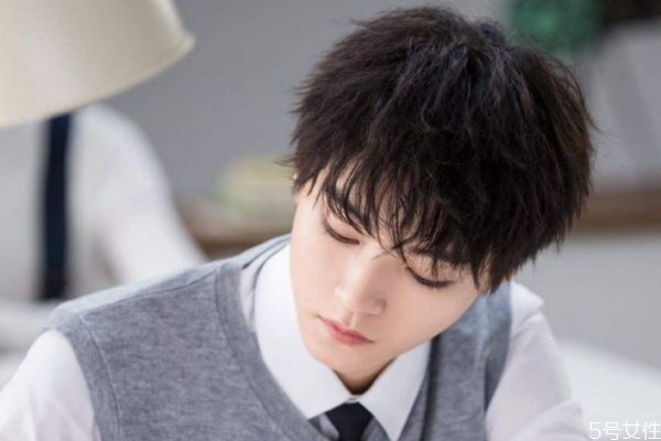 錫紙燙自然干還是吹干 錫紙燙洗頭要注意什么 錫紙燙自然干還是吹干 錫紙燙洗頭要注意什么