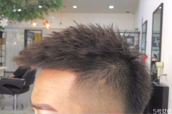 錫紙燙用發(fā)泥還是發(fā)蠟定型 燙錫紙燙發(fā)型要多久 錫紙燙用發(fā)泥還是發(fā)蠟定型 燙錫紙燙發(fā)型要多久