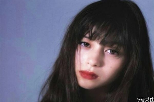 頭屑是怎么形成的 頭發(fā)有頭皮屑怎么辦 頭屑是怎么形成的 頭發(fā)有頭皮屑怎么辦