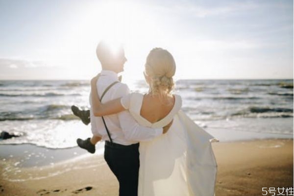 說錯(cuò)話了怎么跟老婆道歉 跟老婆承認(rèn)錯(cuò)誤的話 說錯(cuò)話了怎么跟老婆道歉 跟老婆承認(rèn)錯(cuò)誤的話