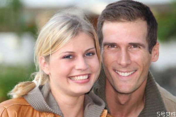 相親時(shí)初次見(jiàn)面說(shuō)什么 相親時(shí)初次見(jiàn)面聊什么