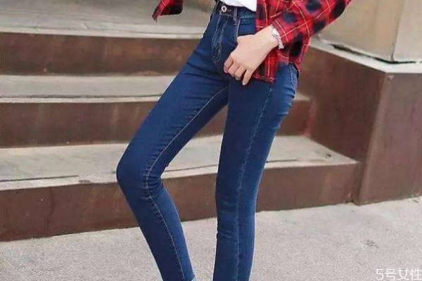 牛仔褲清洗方法 牛仔褲晾曬注意事項