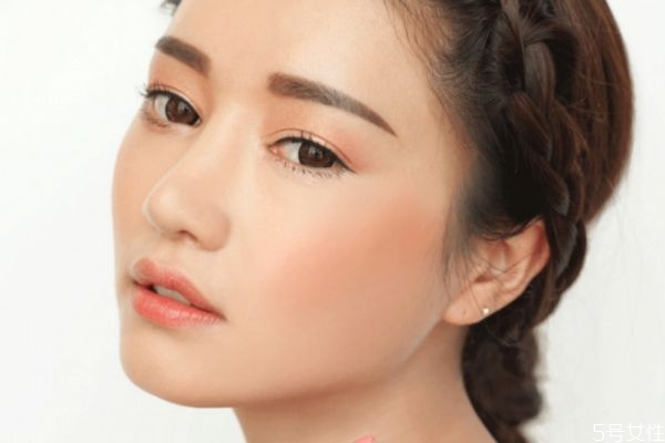 韓式裸妝怎么挑選粉底液 韓式裸妝的畫(huà)法