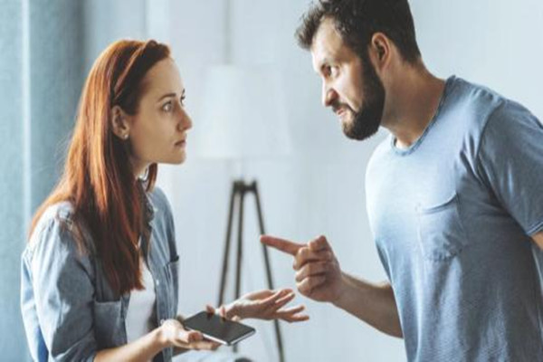 和女朋友吵架后見面說(shuō)什么 和女朋友吵架后怎么和好 和女朋友吵架后見面說(shuō)什么 和女朋友吵架后怎么和好