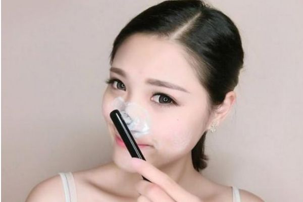 學生黨應該怎么去黑頭 學生黨去黑頭的方法