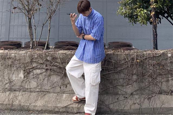 白色闊腿褲配什么顏色上衣 白色闊腿褲搭配上衣圖片 白色闊腿褲配什么顏色上衣 白色闊腿褲搭配上衣圖片