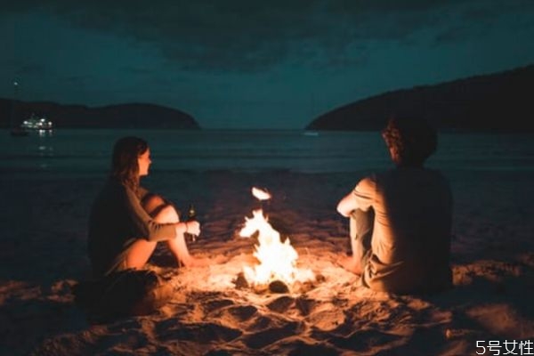 男生會和初戀女友結婚嗎 初戀情侶為什么很難走到最后