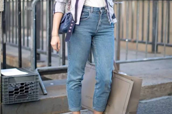 直筒牛仔褲什么顏色百搭 直筒牛仔褲的搭配技巧 直筒牛仔褲什么顏色百搭 直筒牛仔褲的搭配技巧