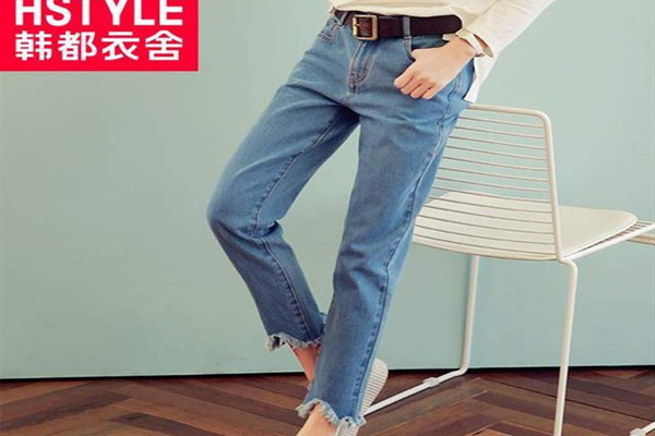 直筒牛仔褲什么顏色百搭 直筒牛仔褲的搭配技巧 直筒牛仔褲什么顏色百搭 直筒牛仔褲的搭配技巧