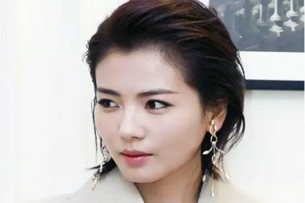 大背頭適合什么臉型 什么臉型梳大背頭好看 大背頭適合什么臉型 什么臉型梳大背頭好看