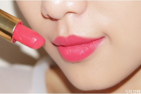 緞光口紅和啞光的區(qū)別 緞光口紅是滋潤(rùn)的嗎 緞光口紅和啞光的區(qū)別 緞光口紅是滋潤(rùn)的嗎