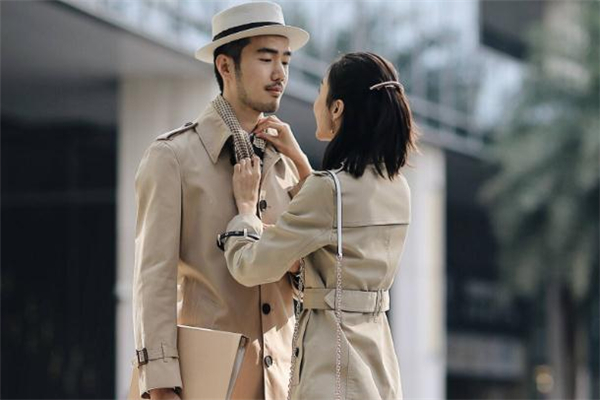 內向的男生適合找什么樣的女生 內向男生對你有好感的征兆