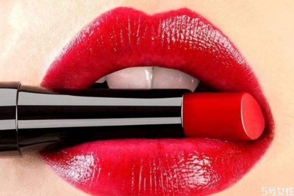 緞光口紅和啞光的區(qū)別 緞光口紅是滋潤(rùn)的嗎 緞光口紅和啞光的區(qū)別 緞光口紅是滋潤(rùn)的嗎