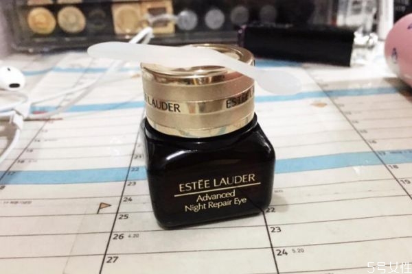 晚上護膚品和白天區(qū)別 晚上護膚品和白天的不同 晚上護膚品和白天區(qū)別 晚上護膚品和白天的不同