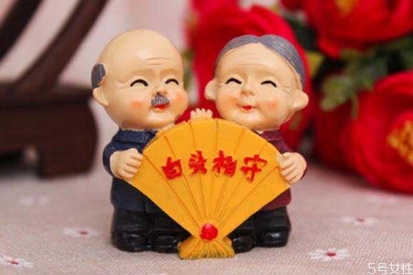 結(jié)婚紀念日送什么好 結(jié)婚紀念日應該送什么